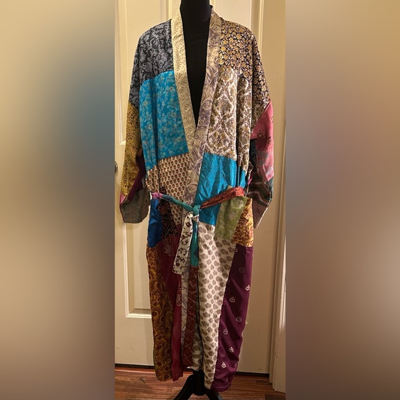 Colorful Patchwork Kimono Robe with Pockets - Picture 2 of 15